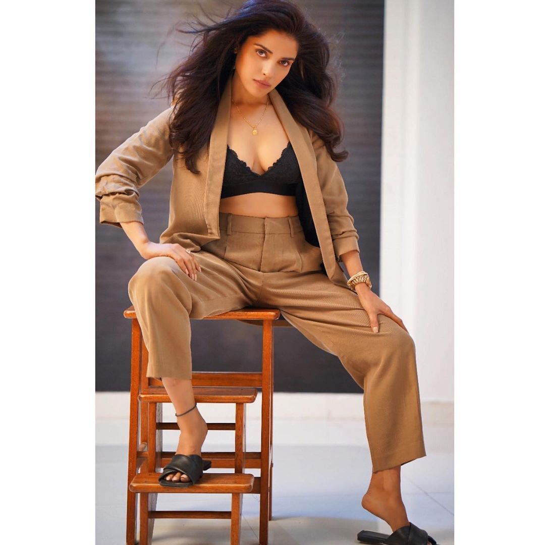 Pia Bajpiee's Stunning Style Evolution: A Fashion Spotlight
