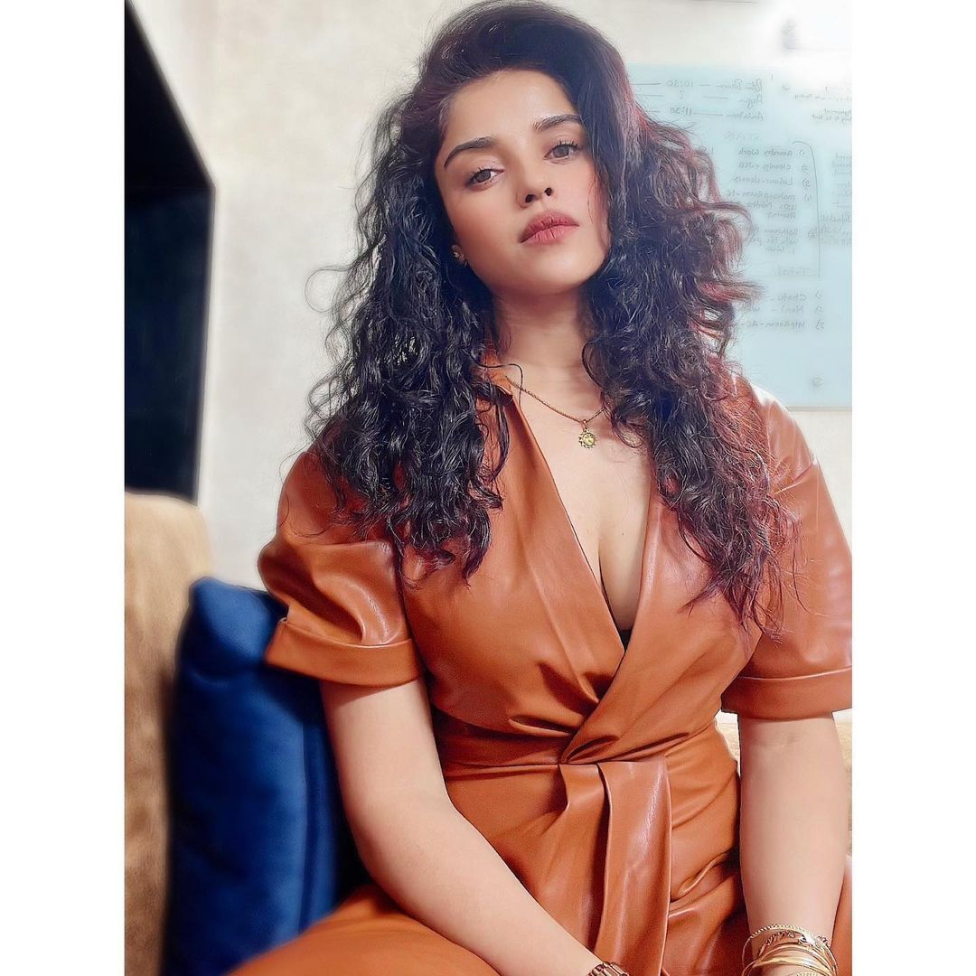Pia Bajpiee's Stunning Style Evolution: A Fashion Spotlight