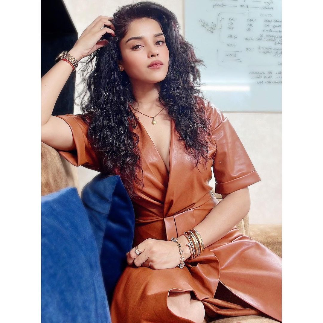 Pia Bajpiee's Stunning Style Evolution: A Fashion Spotlight