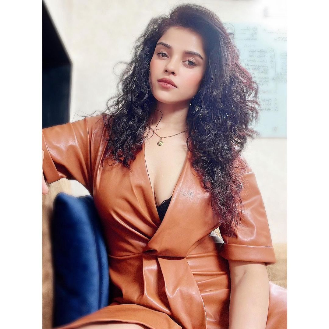 Pia Bajpiee's Stunning Style Evolution: A Fashion Spotlight