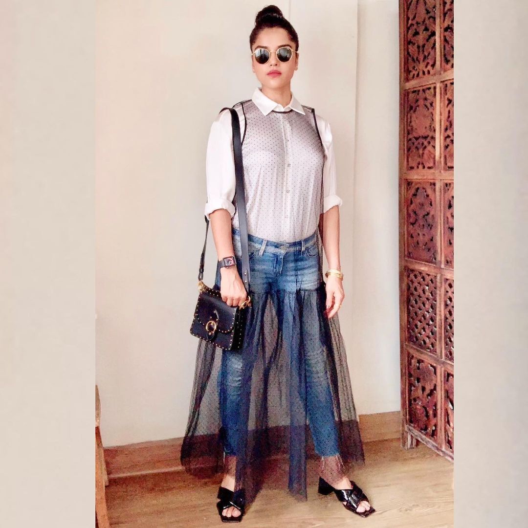 Pia Bajpiee's Stunning Style Evolution: A Fashion Spotlight