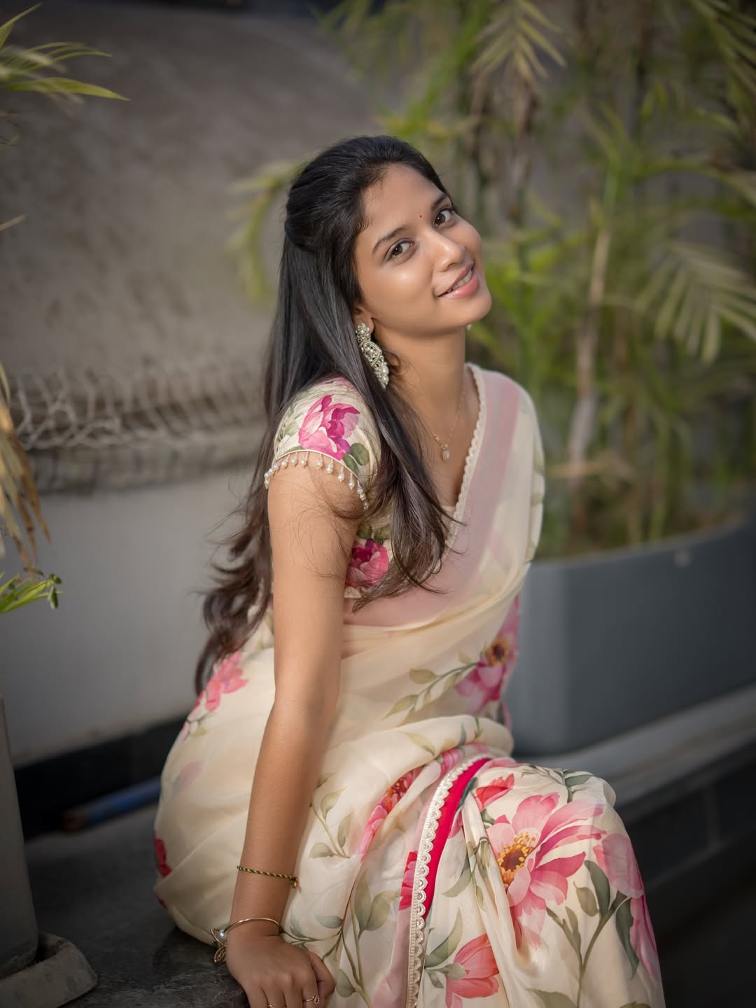 30 Sridevi Apalla Photos HD Stills Glamorous Looks from Bollywood