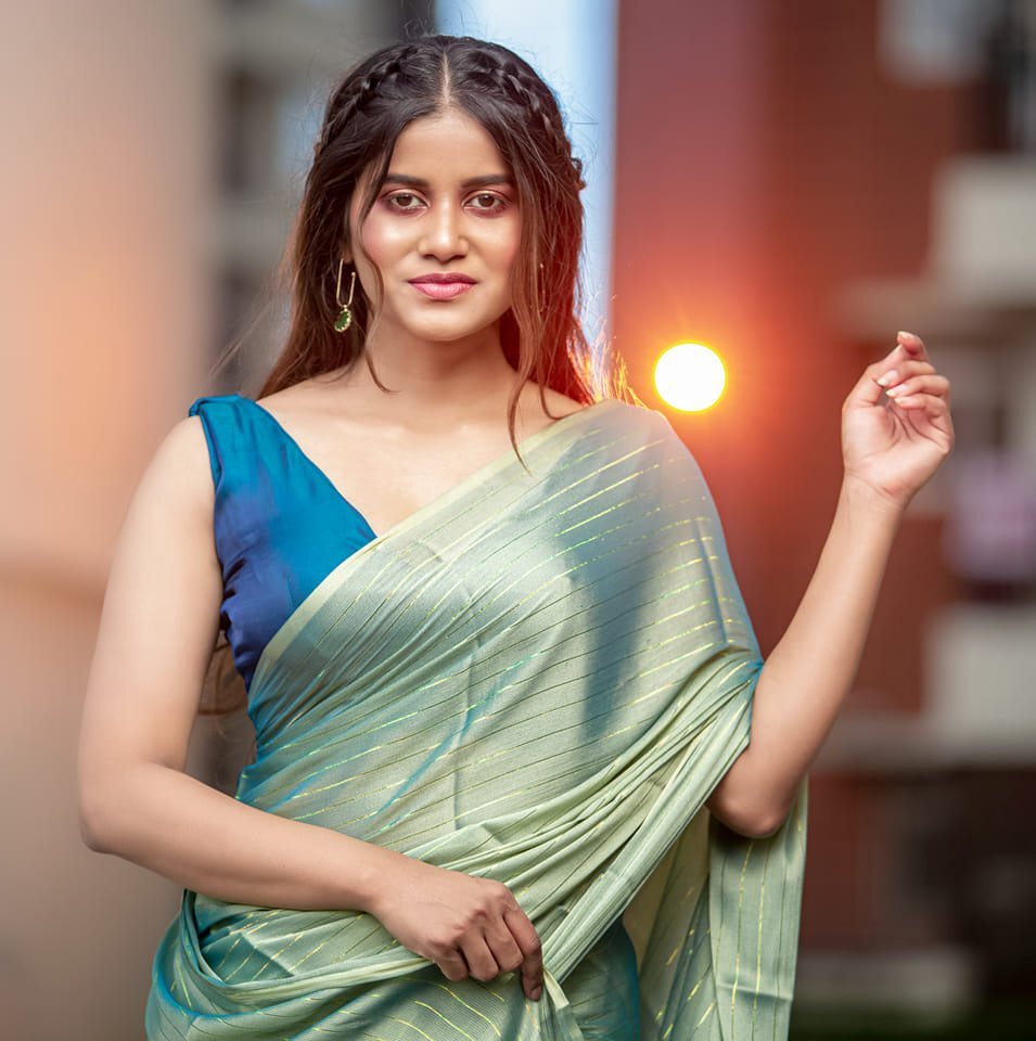Aadhirai Soundararajan's Vibrant Traditional Attire Showcase