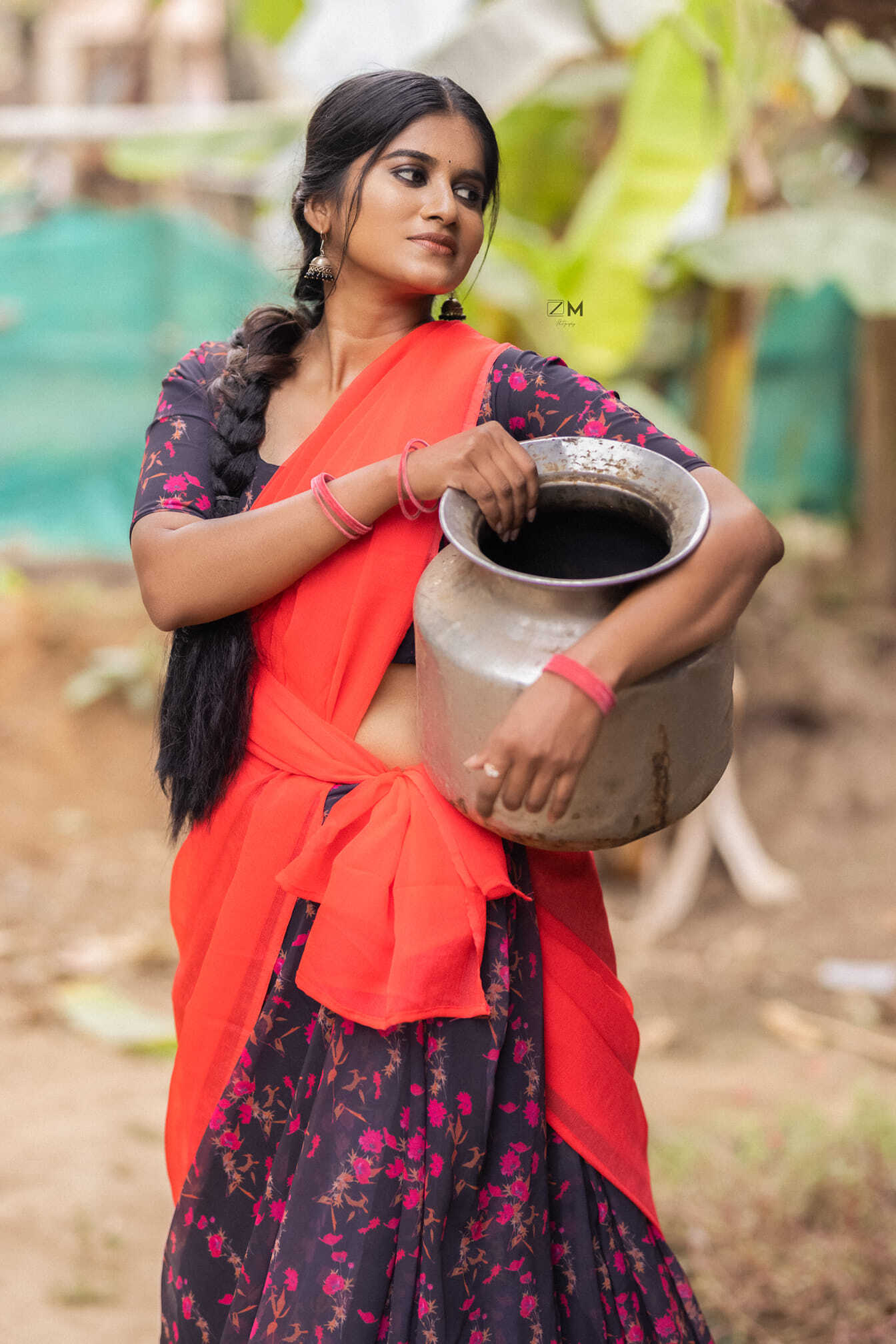 Aadhirai Soundararajan's Vibrant Traditional Attire Showcase
