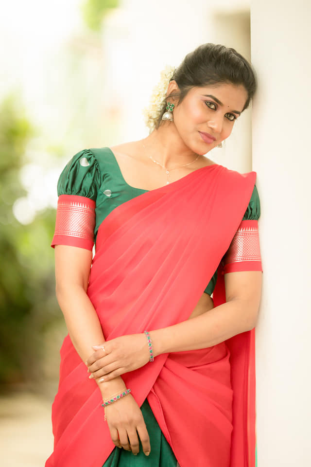 Aadhirai Soundararajan's Vibrant Traditional Attire Showcase