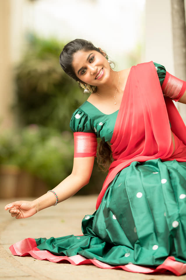 Aadhirai Soundararajan's Vibrant Traditional Attire Showcase