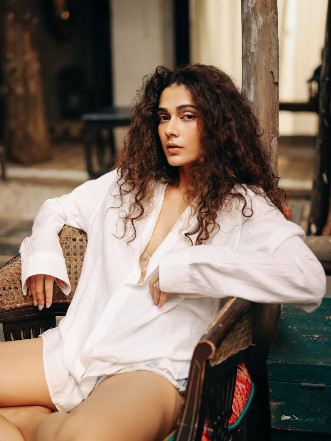 Aakanksha Singh's Effortless Chic Redefines Bollywood Fashion