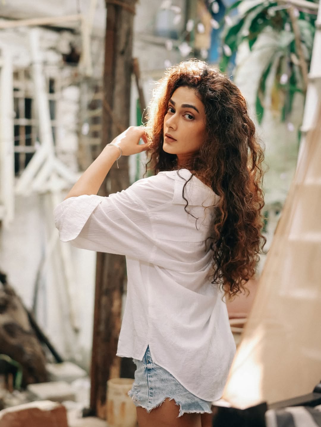 Aakanksha Singh's Effortless Chic Redefines Bollywood Fashion
