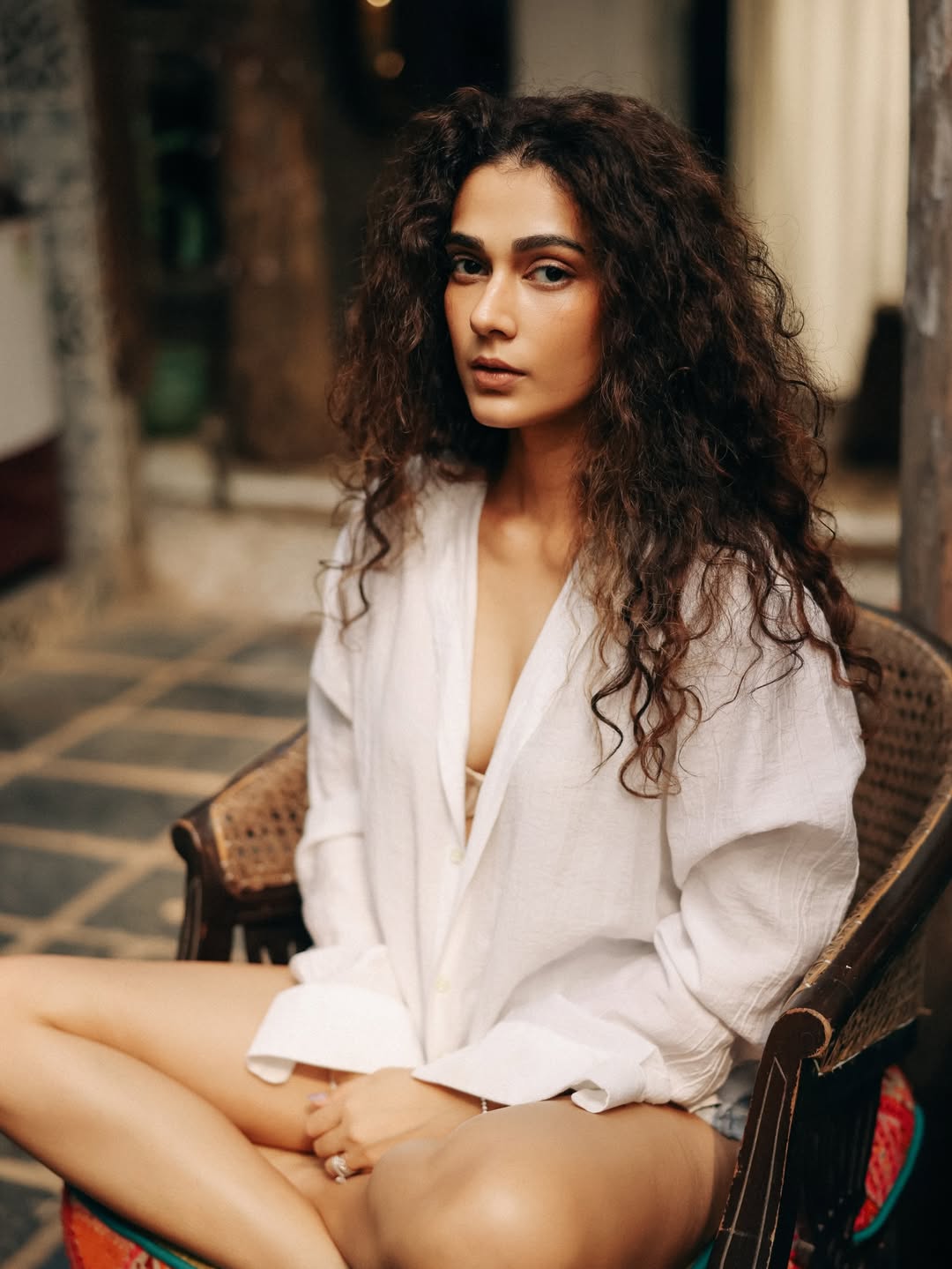 Aakanksha Singh's Effortless Chic Redefines Bollywood Fashion