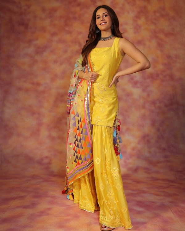 Amyra Dastur’s Radiant Charm Steals the Spotlight!
