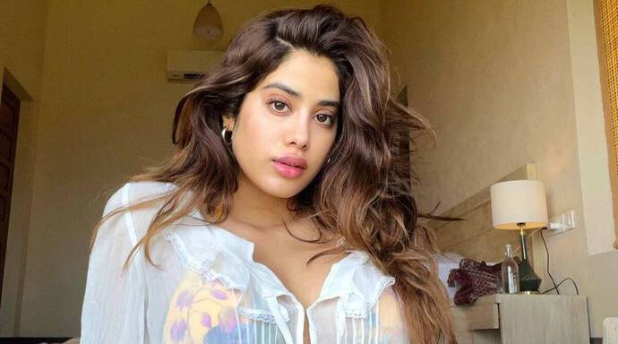 Janhvi Kapoor’s Stunning Style Moments Stealing All the Spotlight