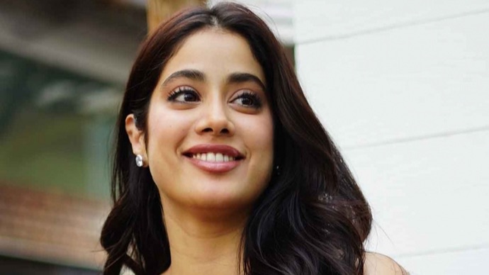 Janhvi Kapoor's Stunning Style Steals the Spotlight at the Event