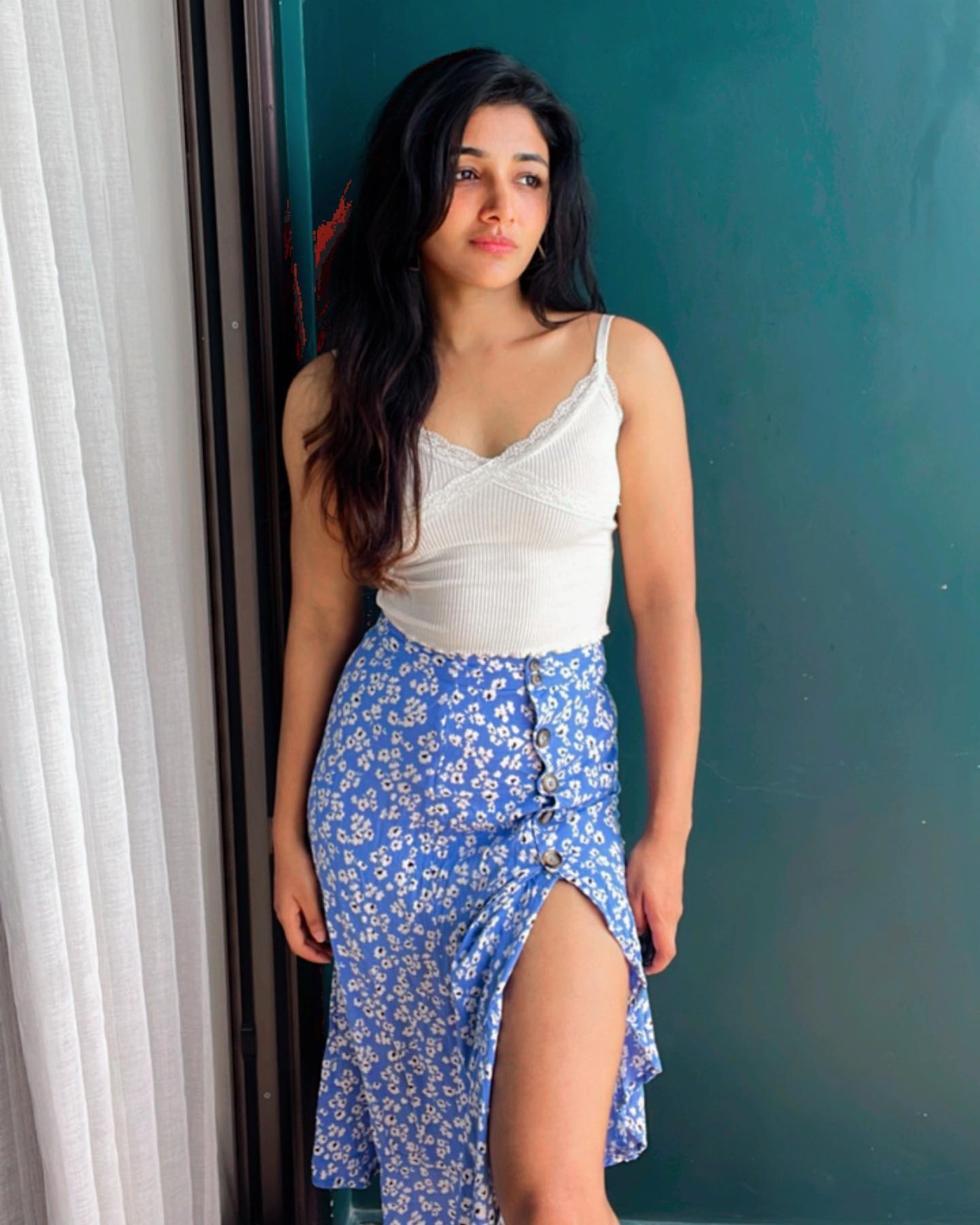 Mirnaa’s Red Top Moment: A Bold Style Feature