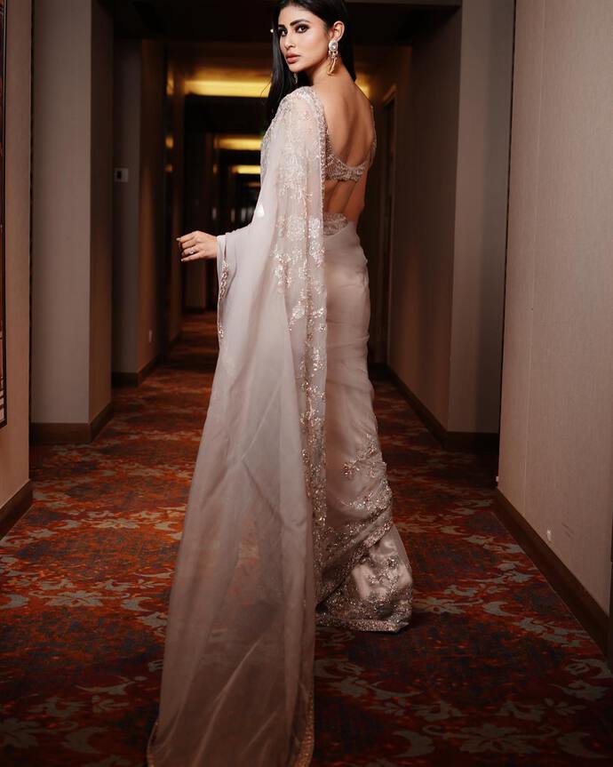 Mouni Roy’s Stunning Photoshoot Looks Steal the Spotlight!