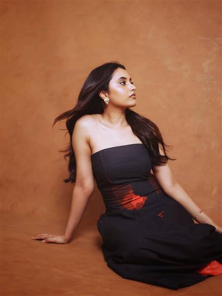 Priyanka Mohan's Stunning Look Steals the Spotlight