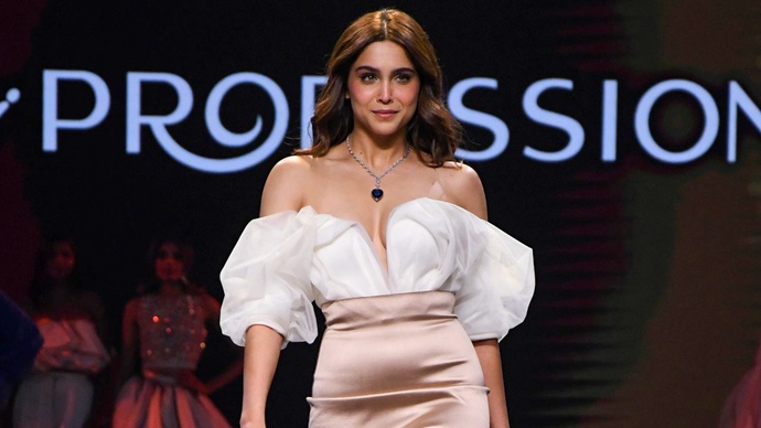 Sharvari Wagh Steals Spotlight With Stunning Summer Glam Looks