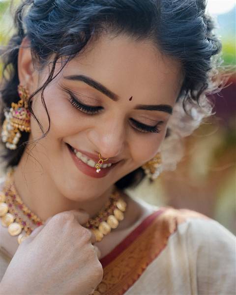 Swathishta Krishnan's Stunning Look Captures Hearts