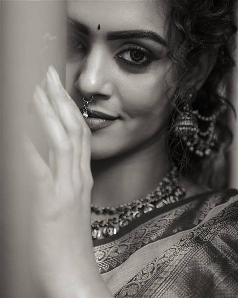 Swathishta Krishnan's Stunning Look Captures Hearts