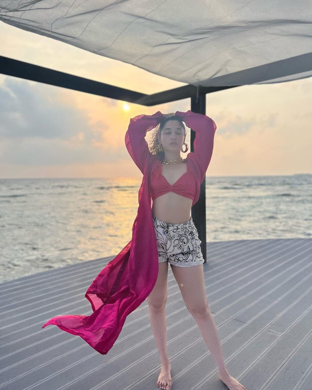 Tamannaah Bhatia’s Stunning Glow! Capturing Timeless Bollywood Charm