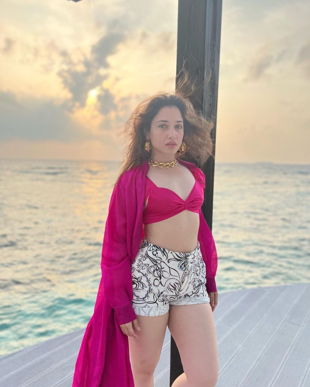 Tamannaah Bhatia’s Stunning Glow! Capturing Timeless Bollywood Charm