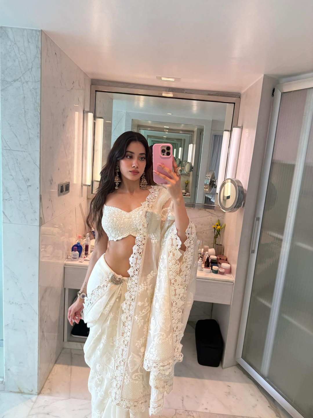 Janhvi Kapoor Steals Hearts in Stunning Summer Glamour!