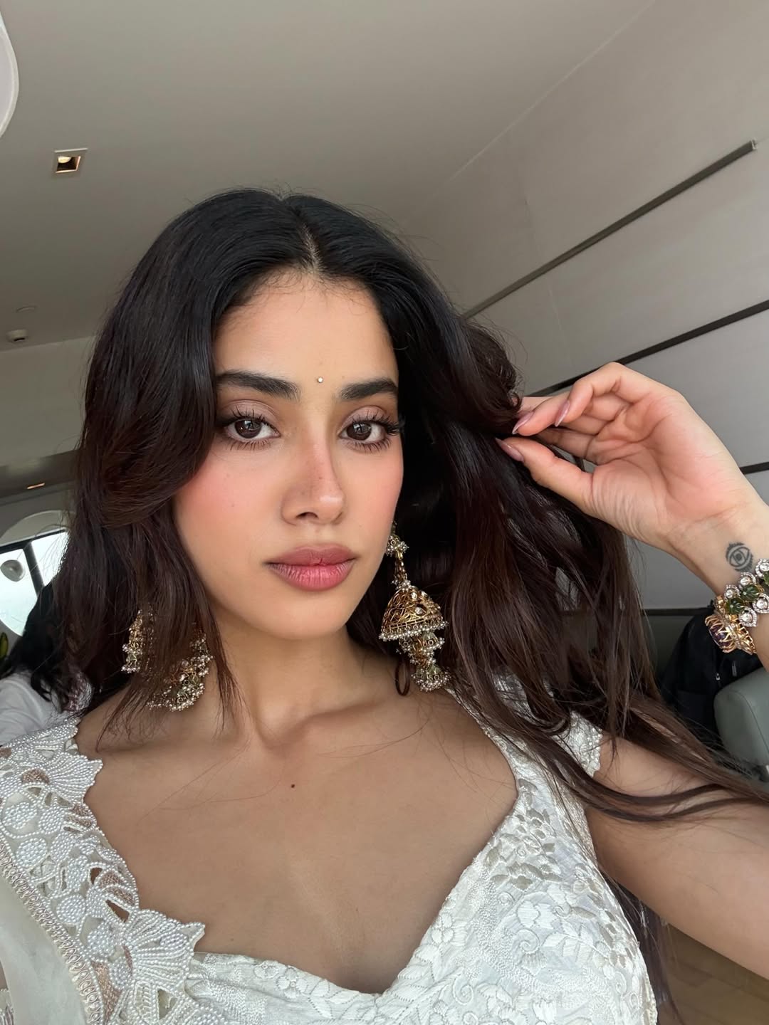 Janhvi Kapoor Steals Hearts in Stunning Summer Glamour!