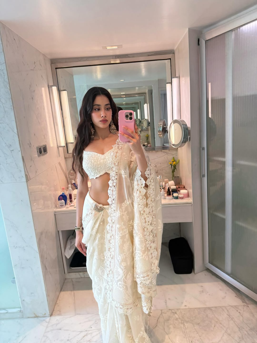 Janhvi Kapoor Steals Hearts in Stunning Summer Glamour!