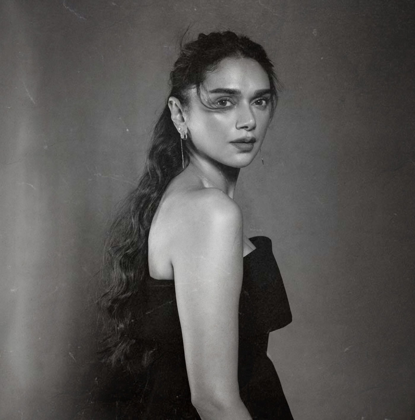 Aditi Rao Hydari’s Old-School Charm in Contemporary Style