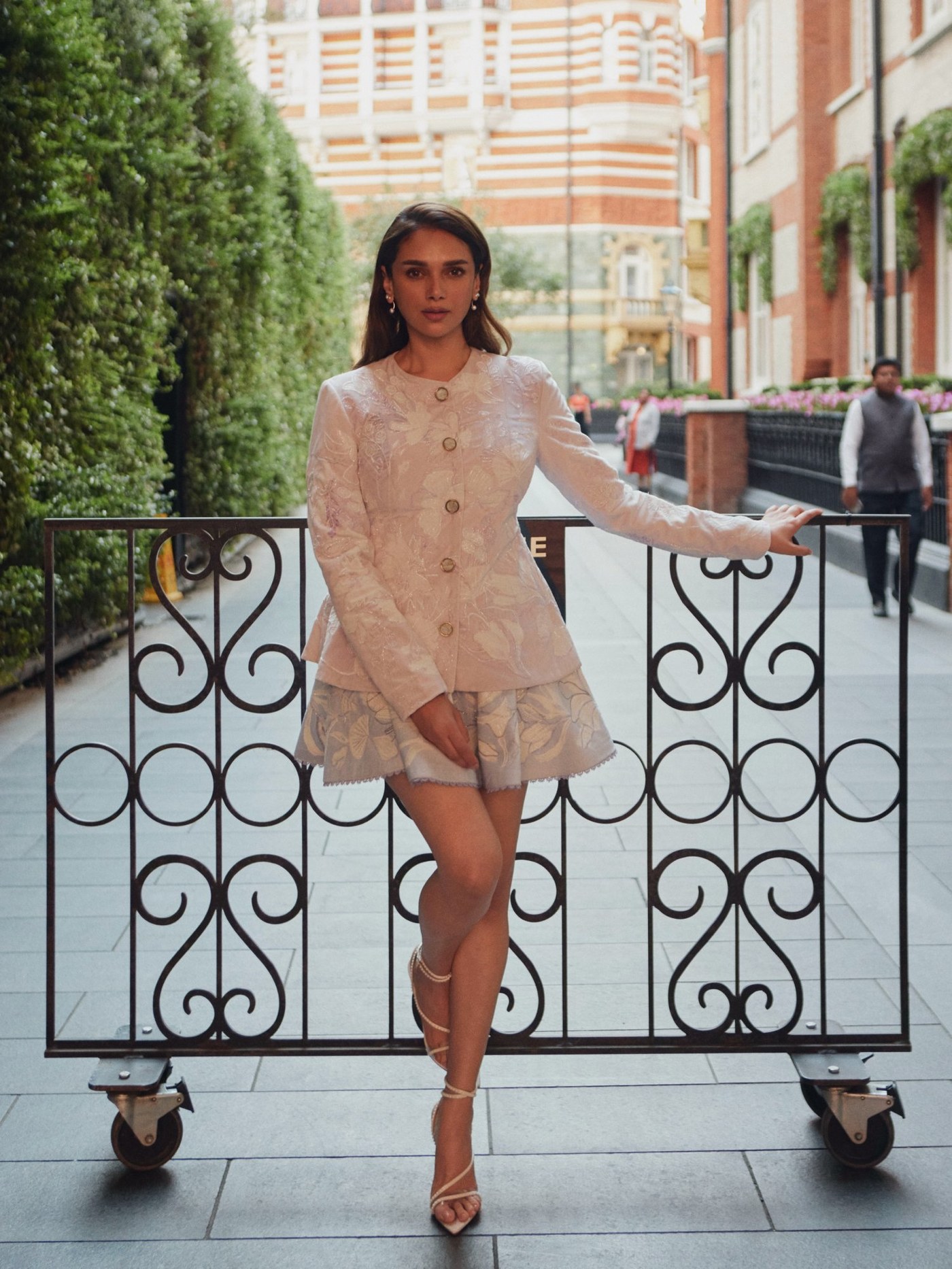 Aditi Rao Hydari's White Elegance: A Royal Vibe That Defines Modern Indian Fashion