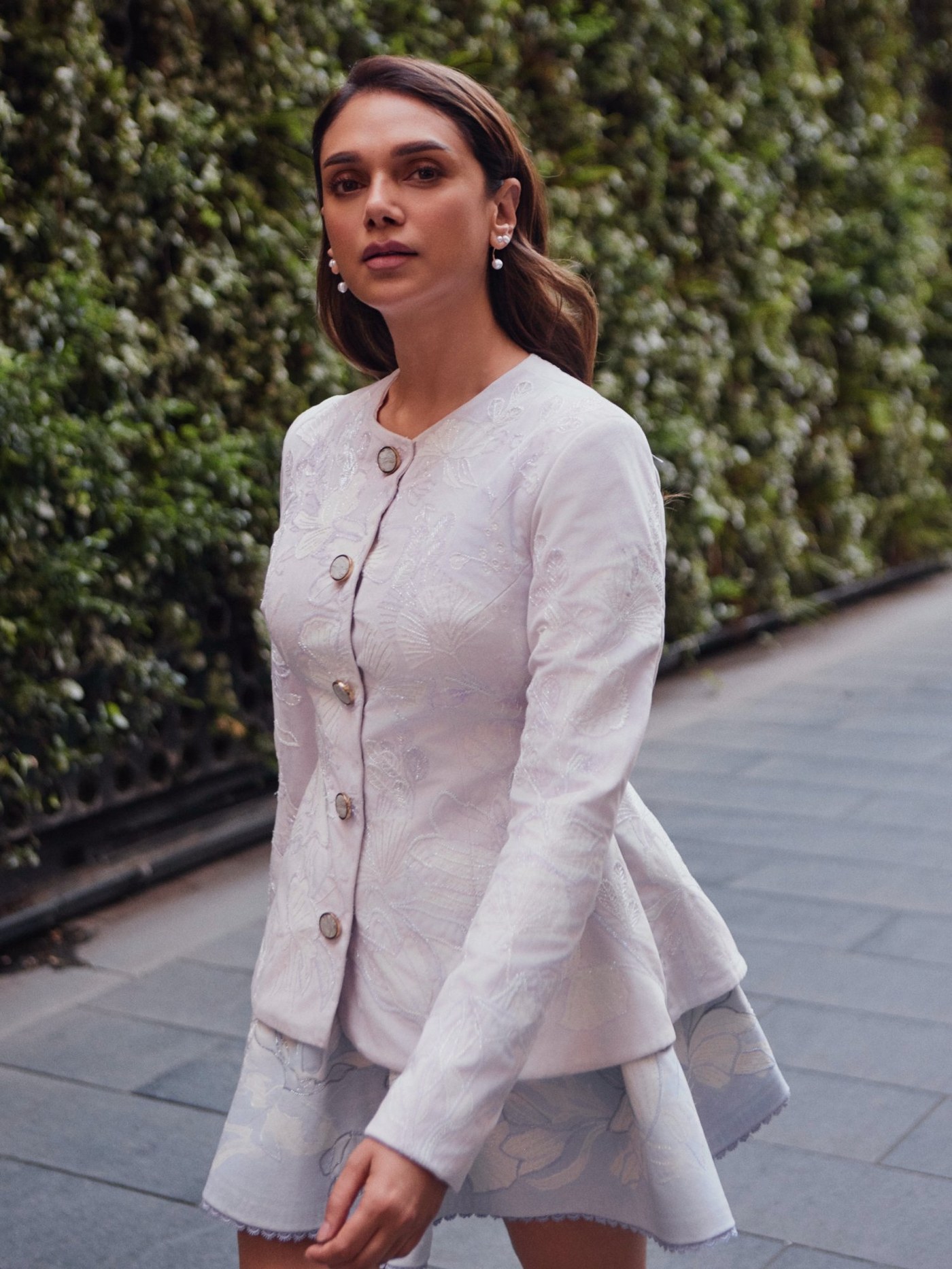 Aditi Rao Hydari's White Elegance: A Royal Vibe That Defines Modern Indian Fashion
