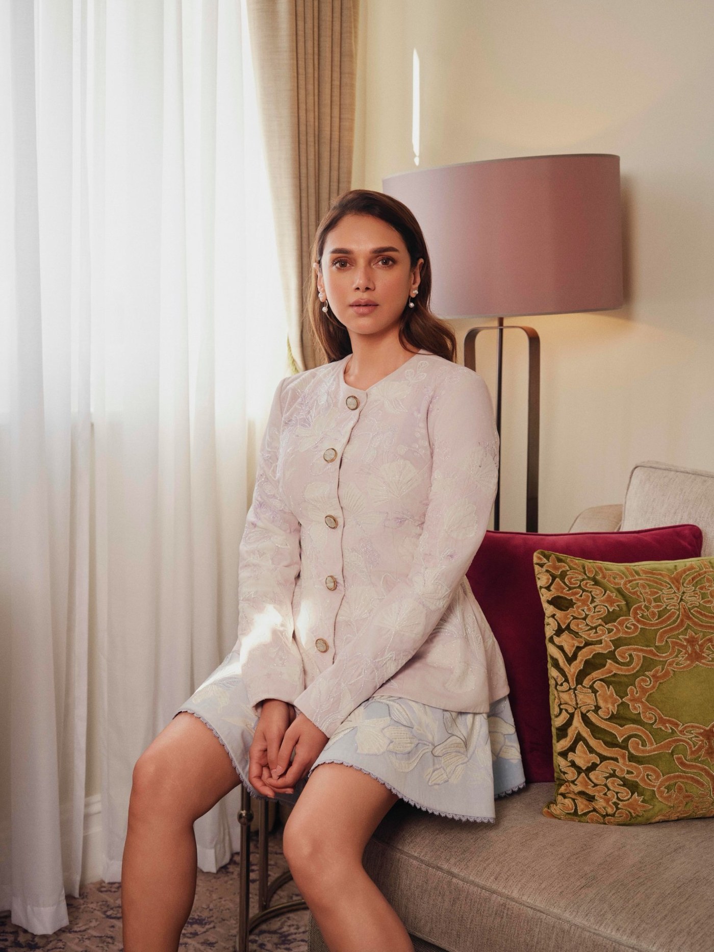 Aditi Rao Hydari's White Elegance: A Royal Vibe That Defines Modern Indian Fashion