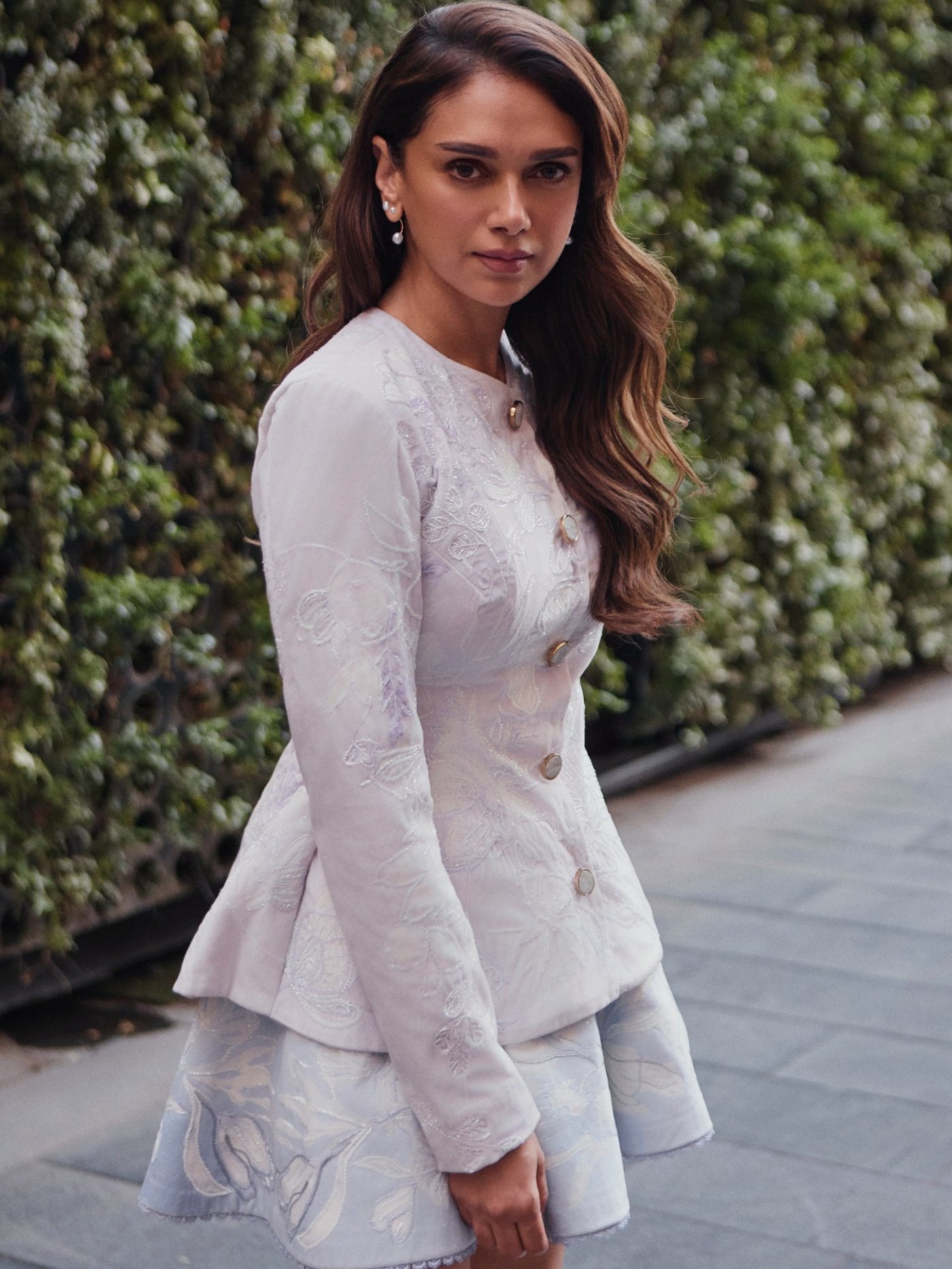 Aditi Rao Hydari's White Elegance: A Royal Vibe That Defines Modern Indian Fashion