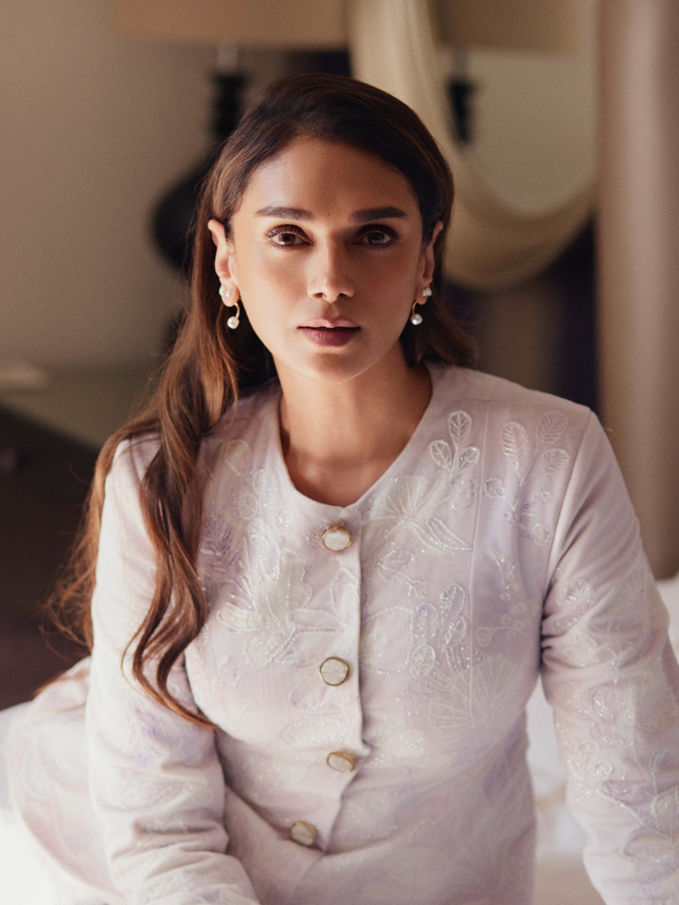 Aditi Rao Hydari's White Elegance: A Royal Vibe That Defines Modern Indian Fashion