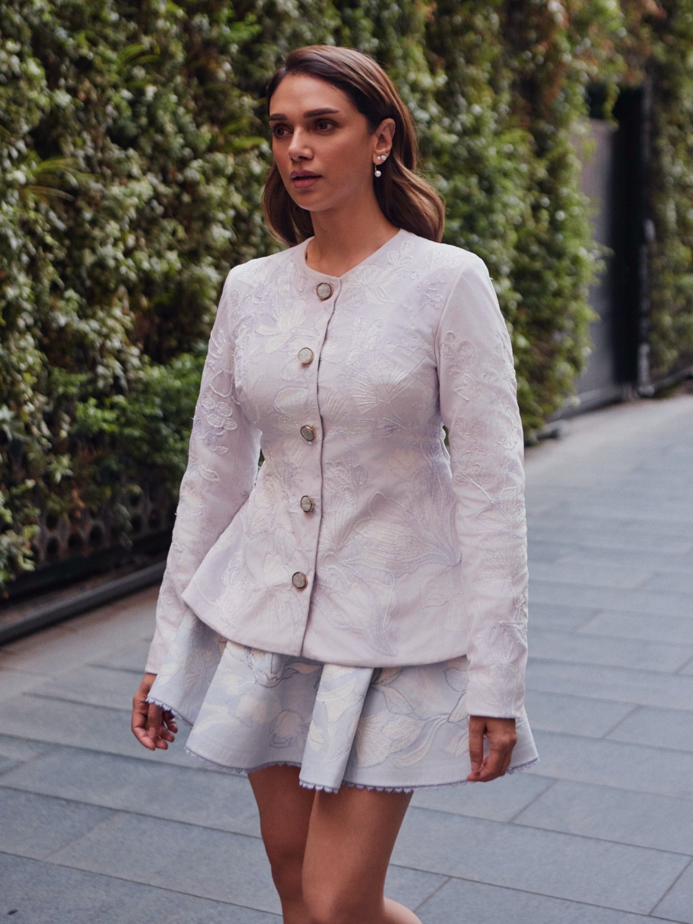 Aditi Rao Hydari's White Elegance: A Royal Vibe That Defines Modern Indian Fashion