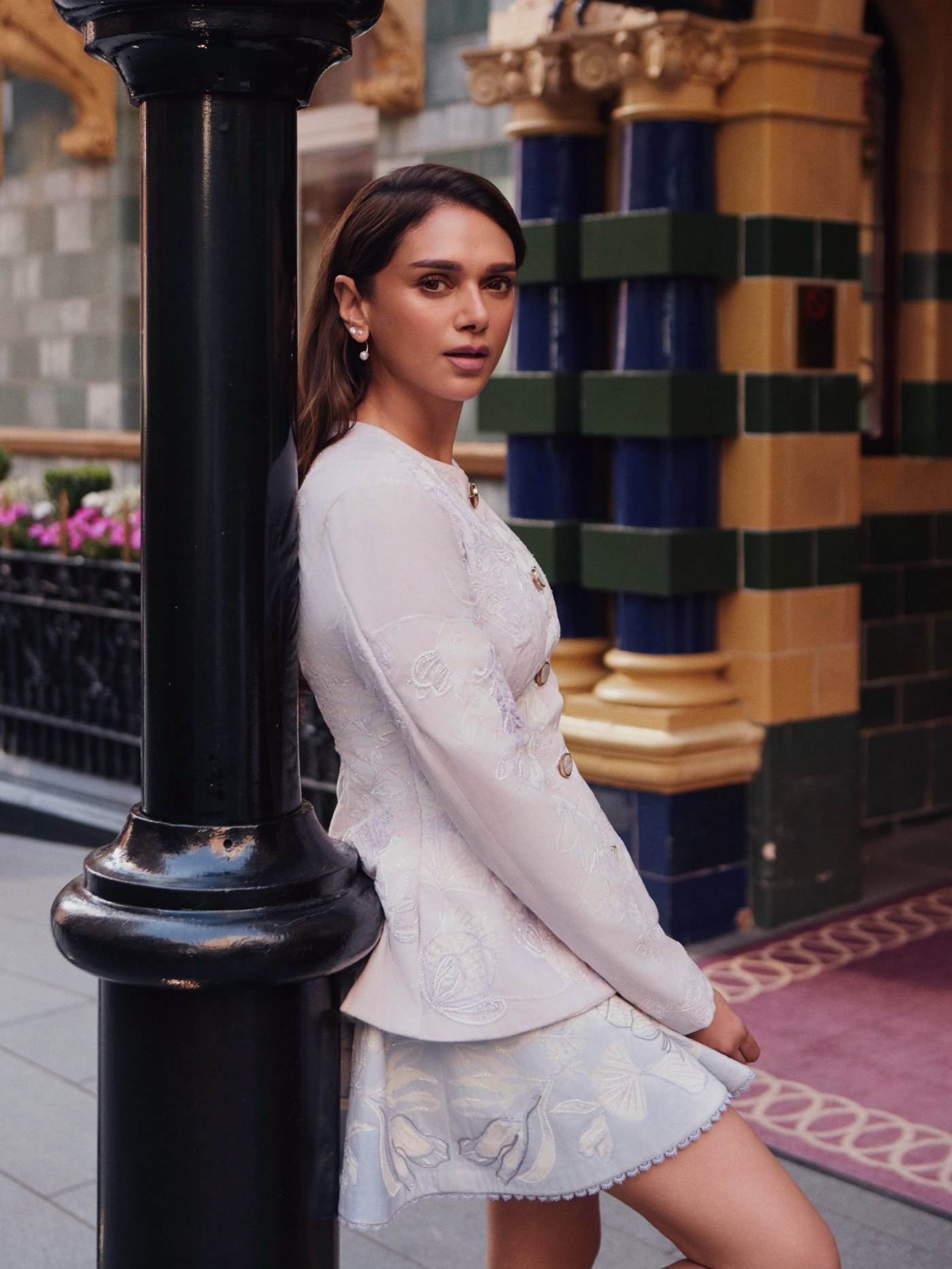 Aditi Rao Hydari's White Elegance: A Royal Vibe That Defines Modern Indian Fashion
