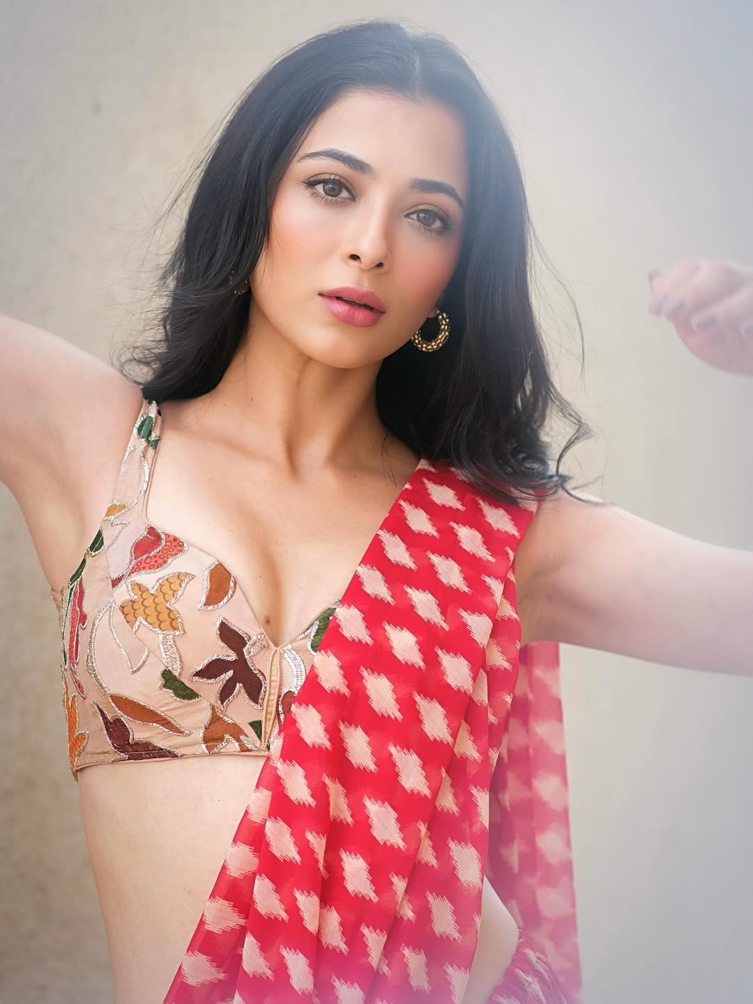 Afreen Alvi’s Fusion Ethnic Look Sets the New Fashion Trend