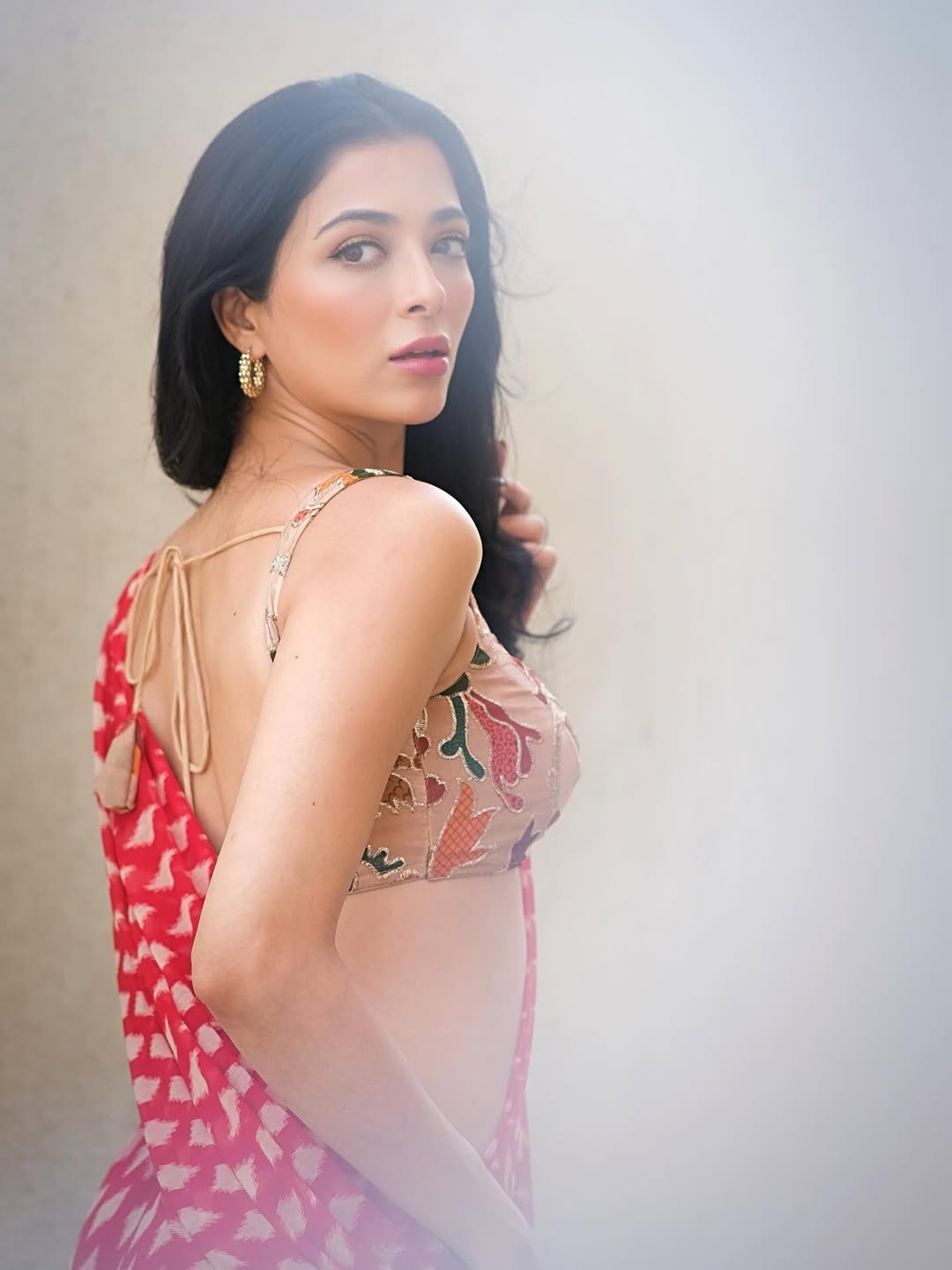 Afreen Alvi’s Fusion Ethnic Look Sets the New Fashion Trend