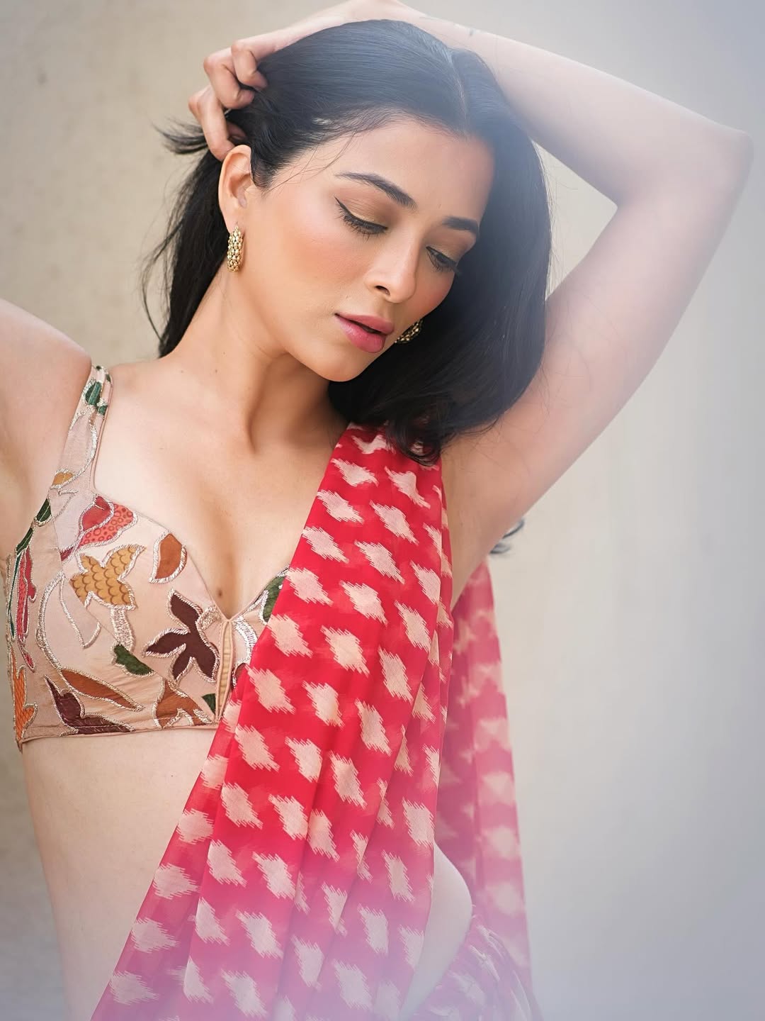 Afreen Alvi’s Fusion Ethnic Look Sets the New Fashion Trend