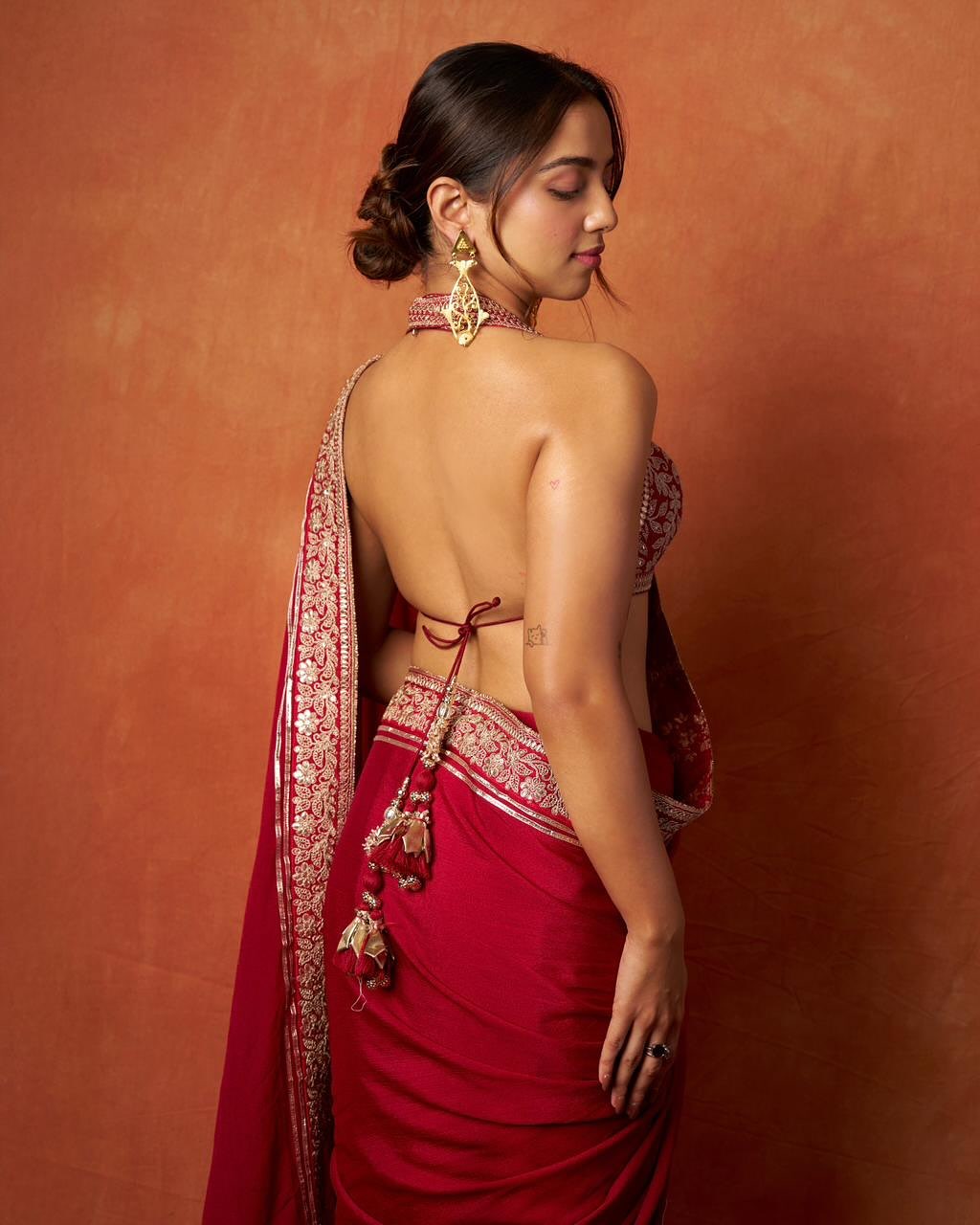 Lehenga Detail: Ahsaas Channa's Embroidered Color Play