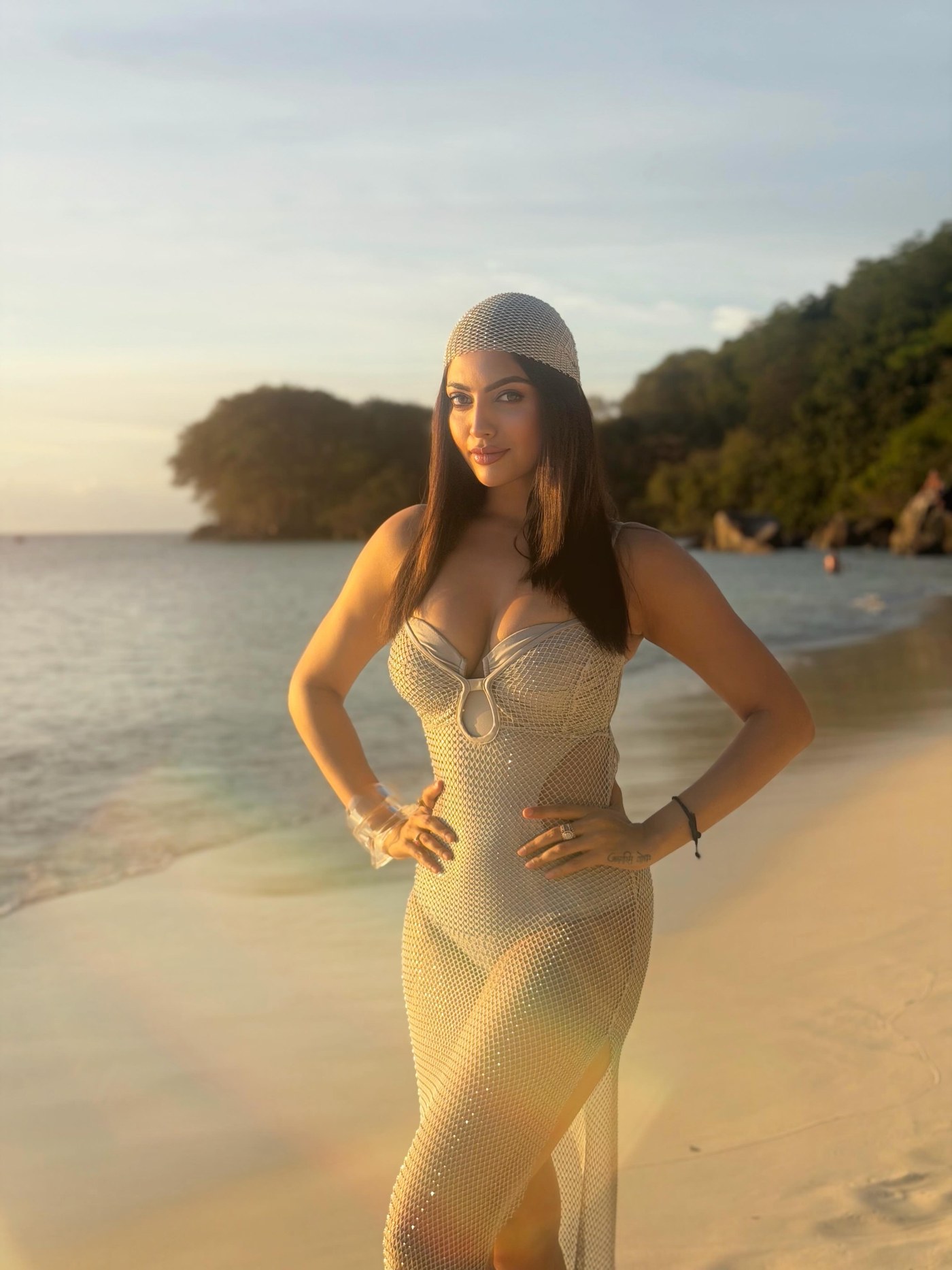 Akanksha Puri's Vacation Vibe in Ivory Mesh!