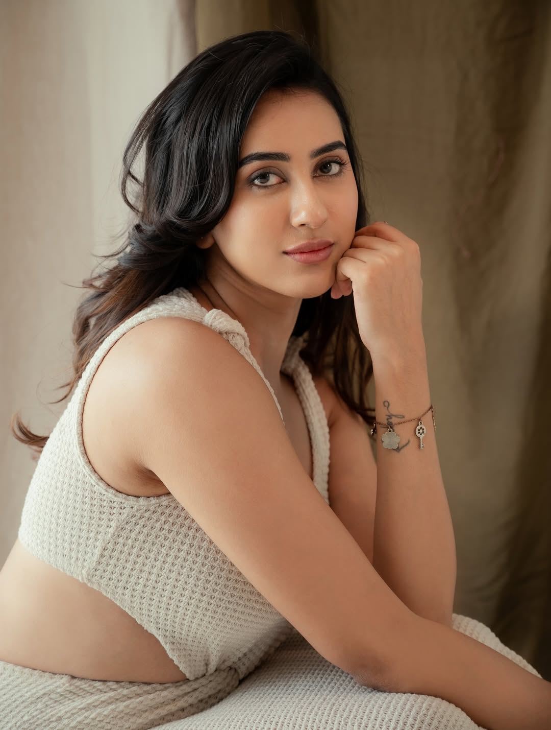 Akshaya Hariharan Steals Hearts with Effortlessly Chic Glamour
