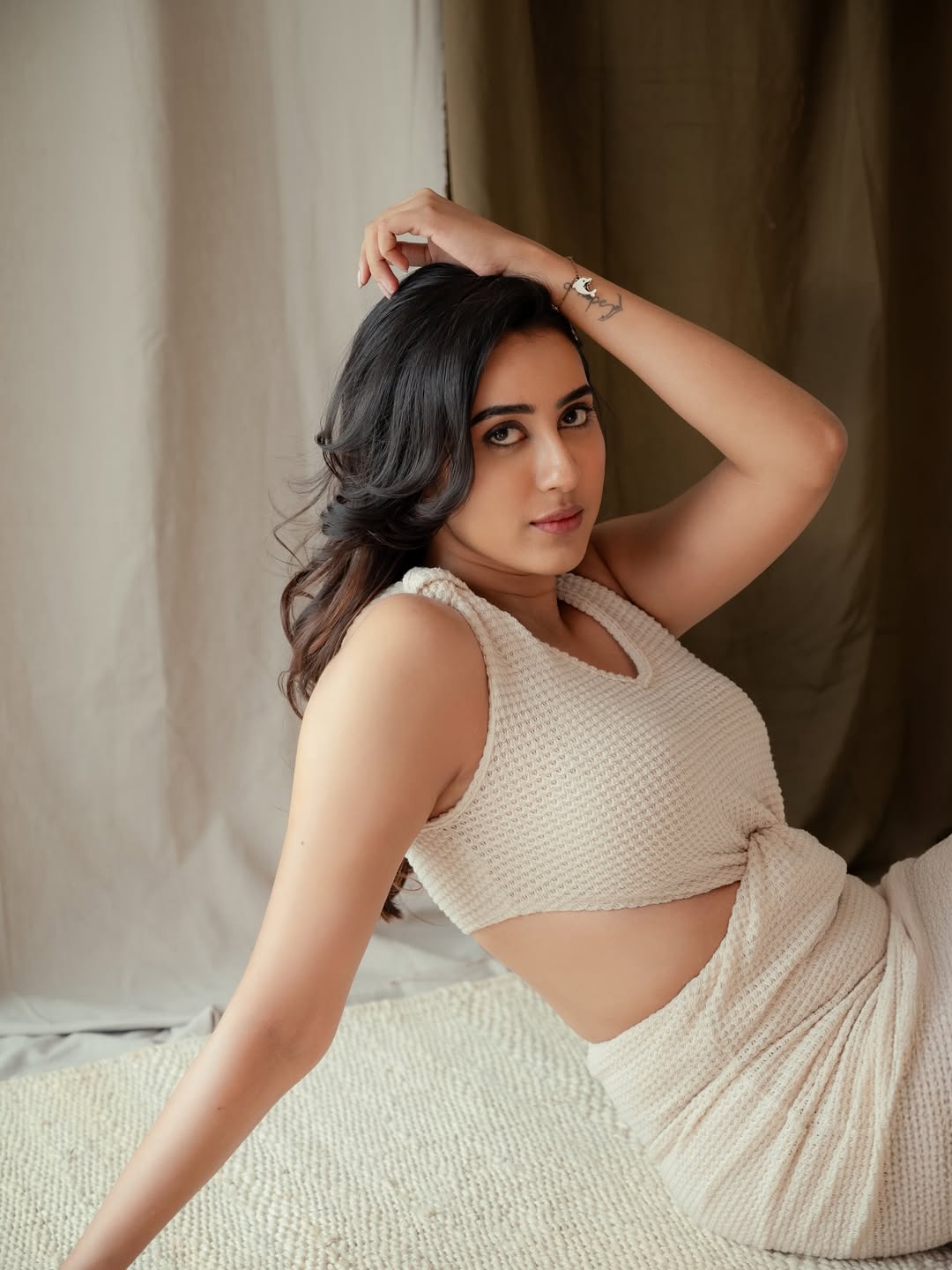 Akshaya Hariharan Steals Hearts with Effortlessly Chic Glamour