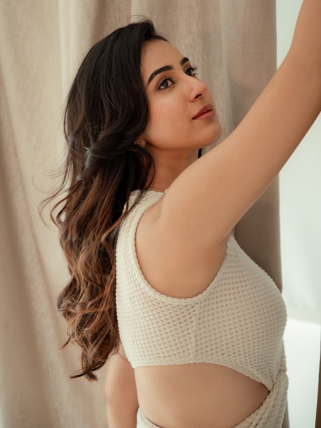 Akshaya Hariharan Steals Hearts with Effortlessly Chic Glamour
