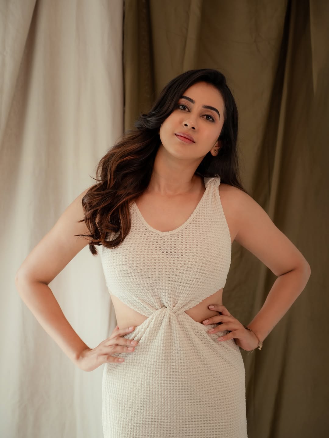 Akshaya Hariharan Steals Hearts with Effortlessly Chic Glamour