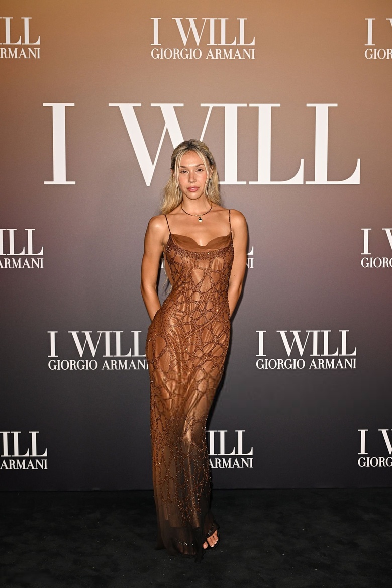 Alexis Ren's Effortless Chic at Venice: A Study in Summertime Grace
