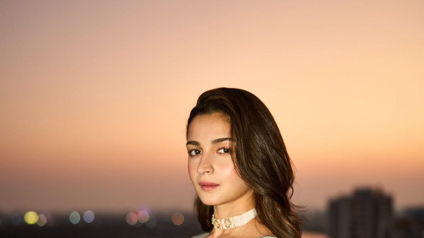 Alia Bhatt's Mint Green Saree Look: Golden Hour Elegance