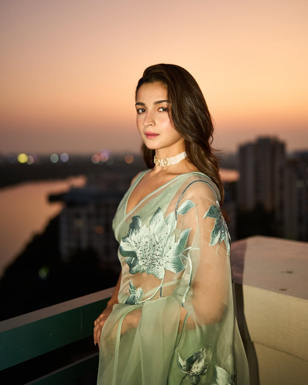 Alia Bhatt's Mint Green Saree Look: Golden Hour Elegance