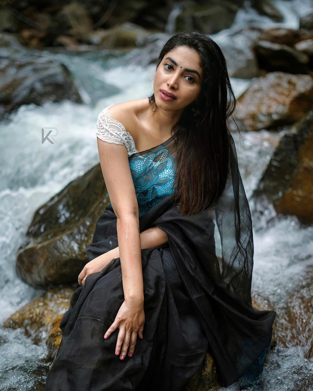 Ameya Mathew Latest Saree Photos Stunning Traditional Looks