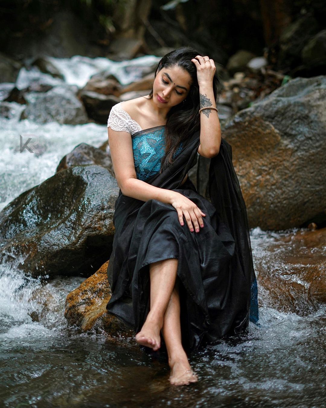 Ameya Mathew Latest Saree Photos Stunning Traditional Looks