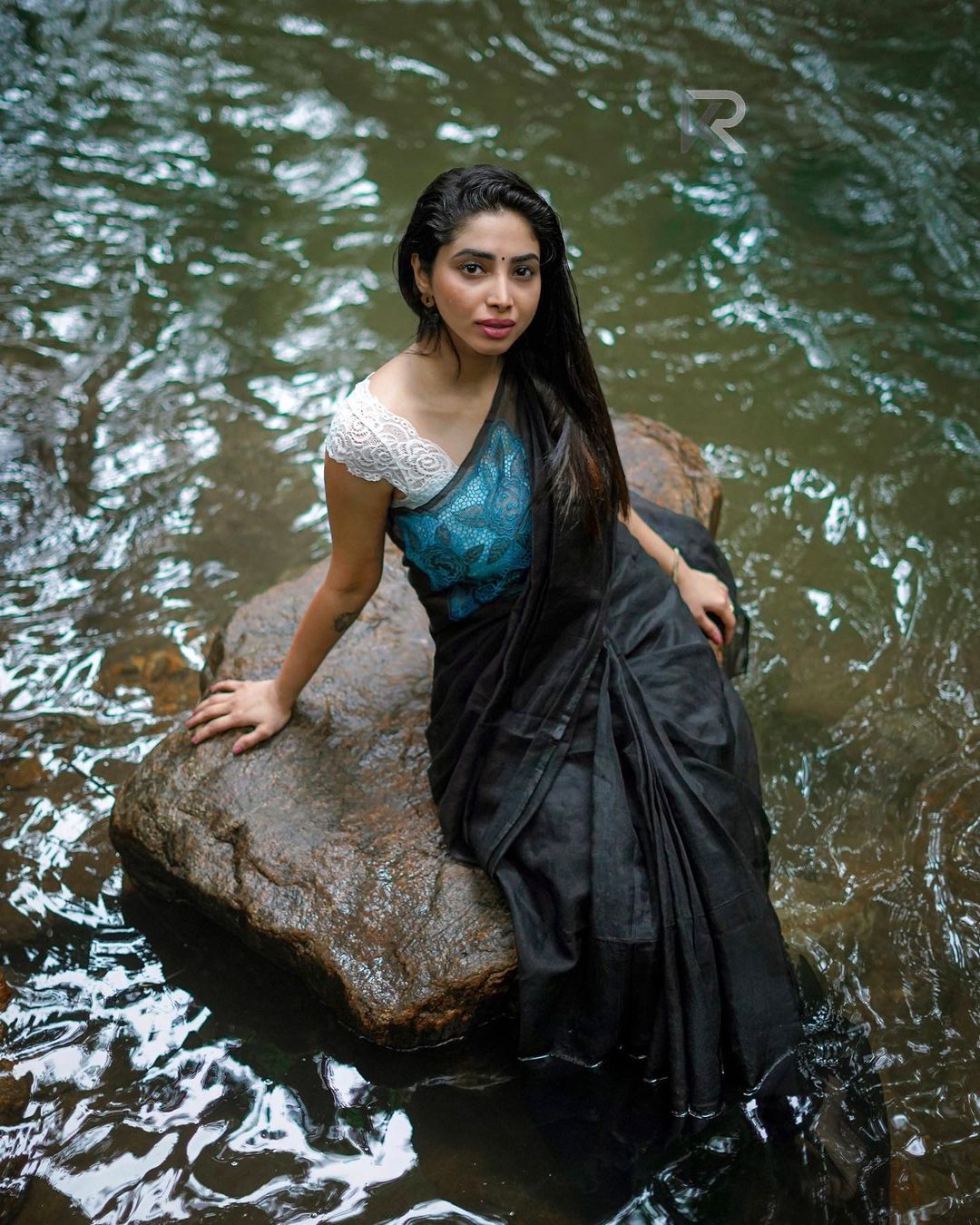 Ameya Mathew Latest Saree Photos Stunning Traditional Looks
